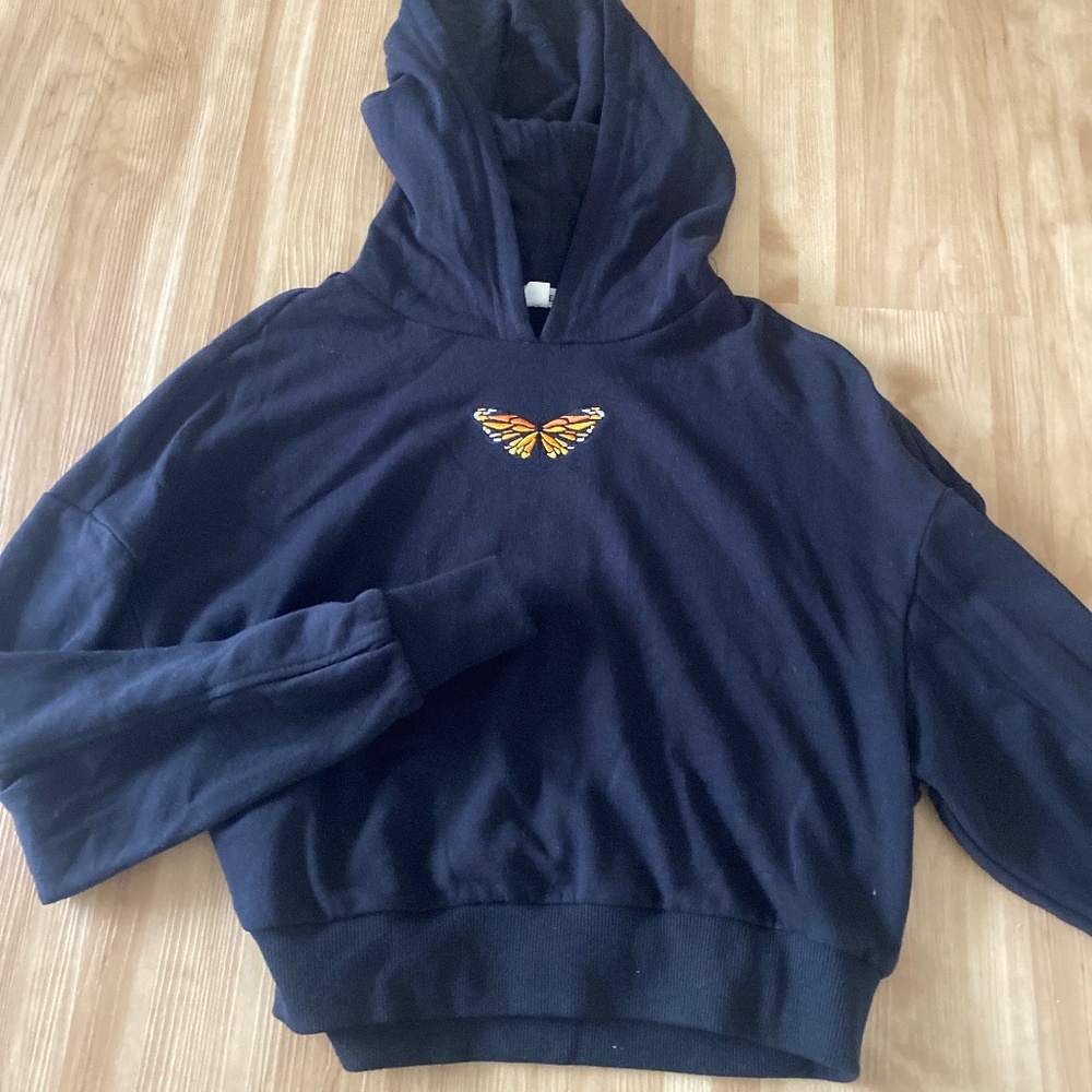 Black cropped hoodie